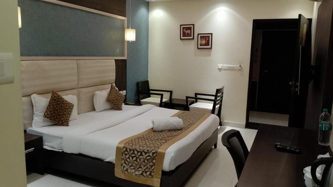 Chinhat Hotel Solitaire מראה חיצוני תמונה
