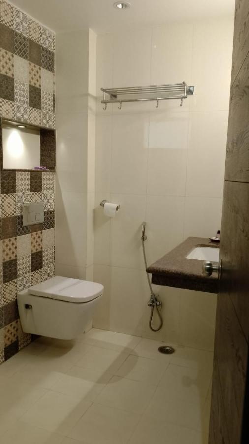 Chinhat Hotel Solitaire מראה חיצוני תמונה