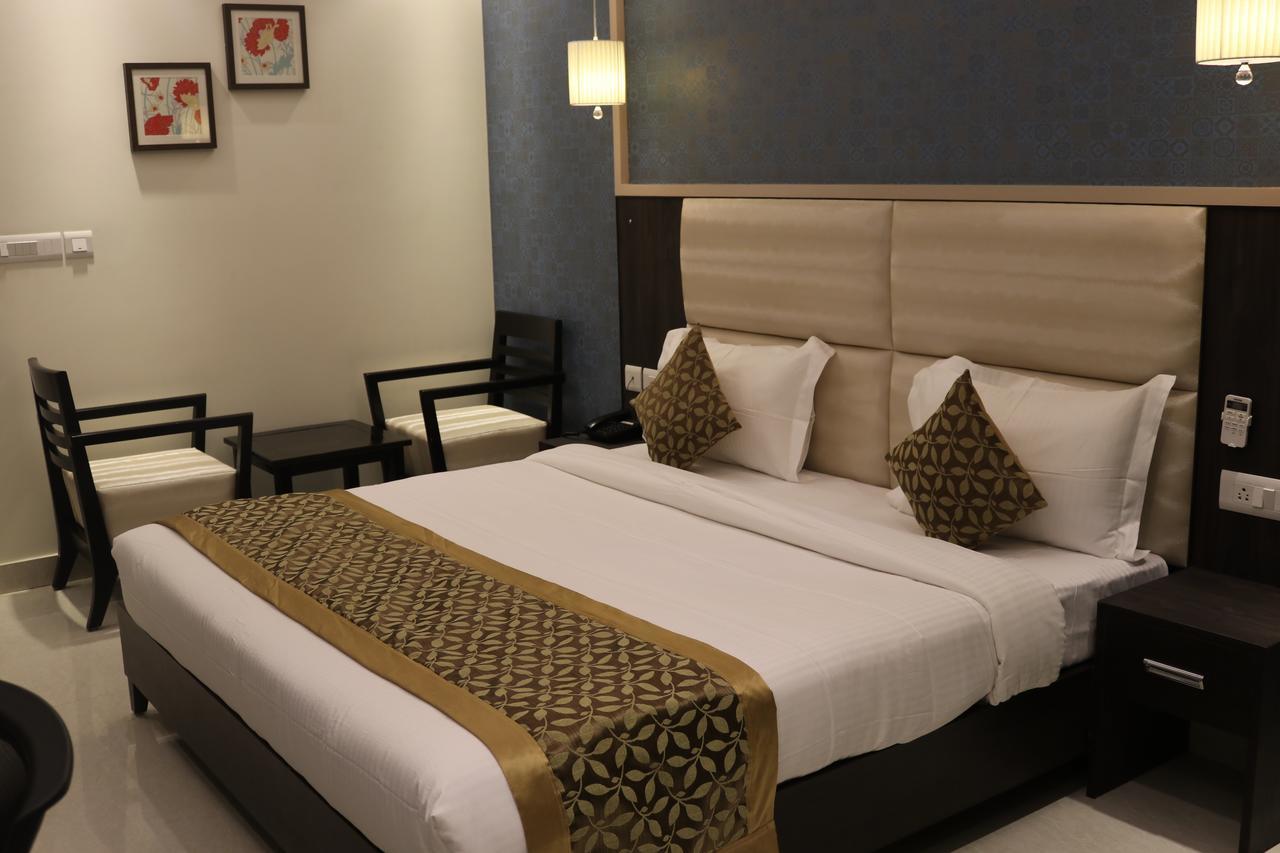 Chinhat Hotel Solitaire מראה חיצוני תמונה