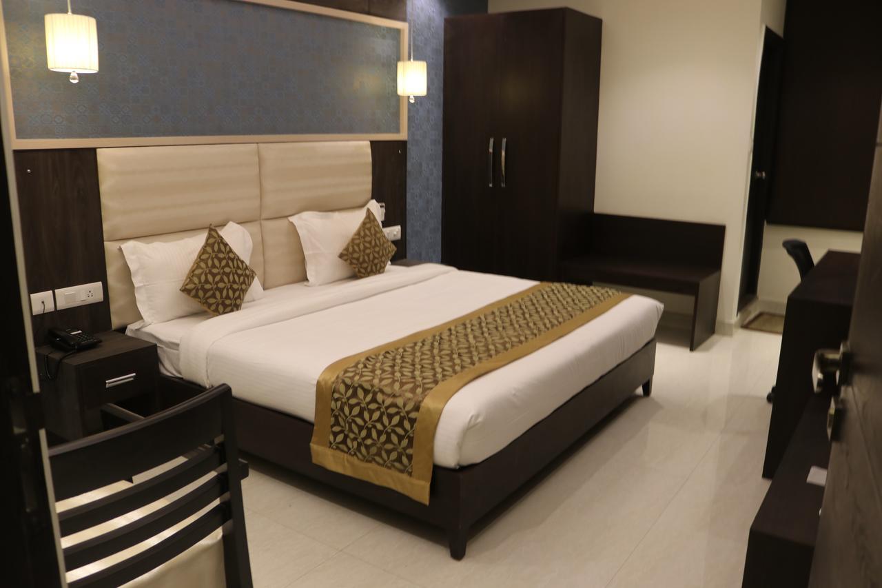 Chinhat Hotel Solitaire מראה חיצוני תמונה