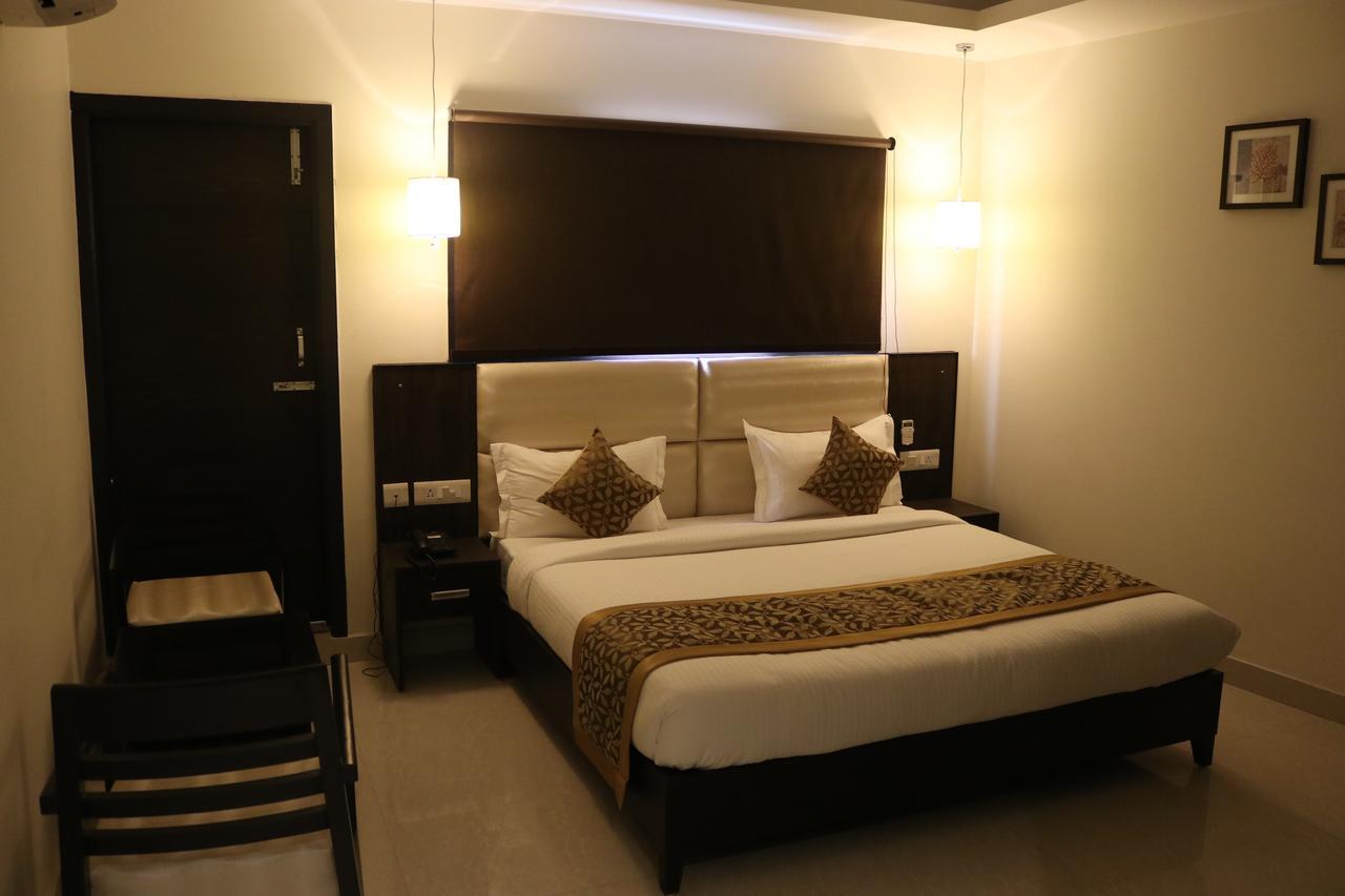 Chinhat Hotel Solitaire מראה חיצוני תמונה