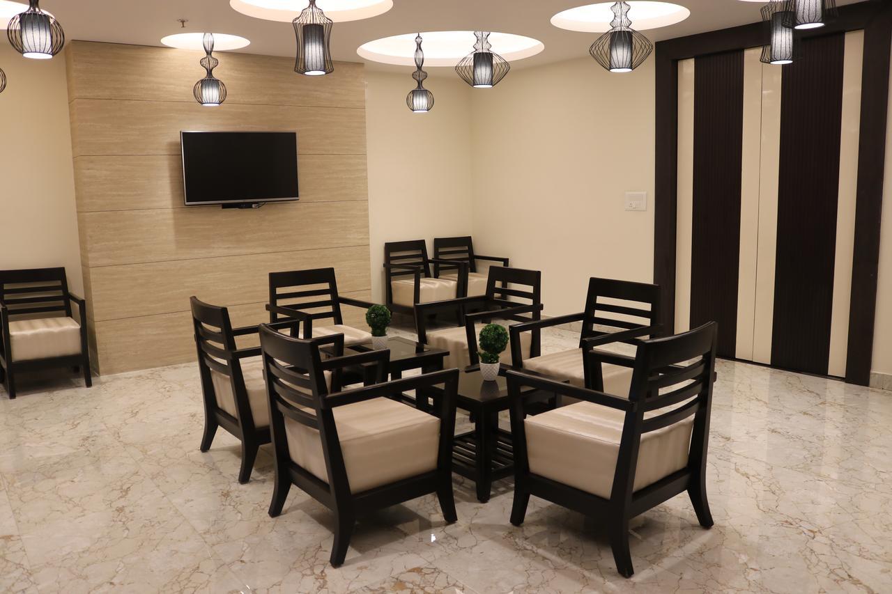 Chinhat Hotel Solitaire מראה חיצוני תמונה