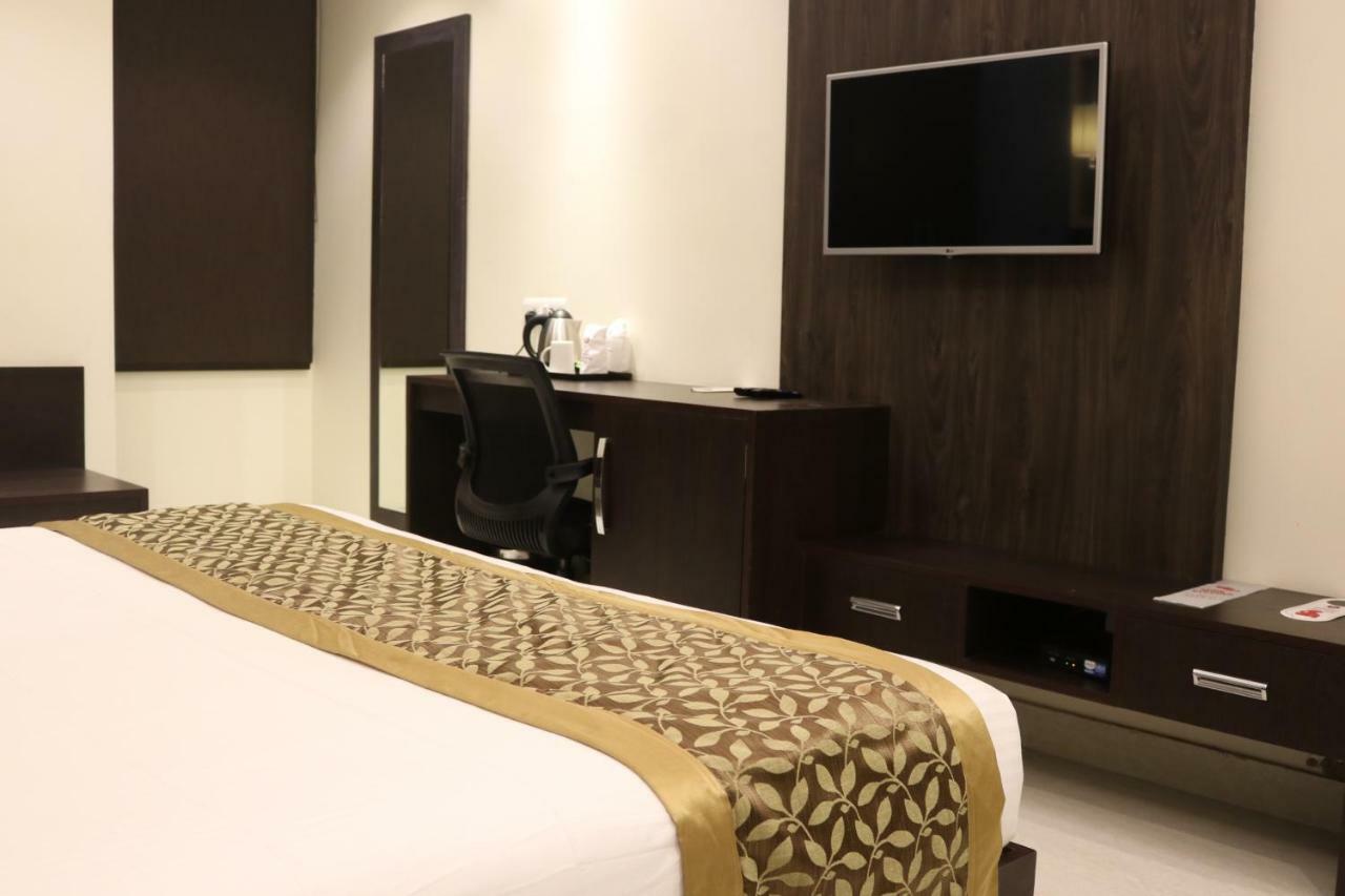 Chinhat Hotel Solitaire מראה חיצוני תמונה
