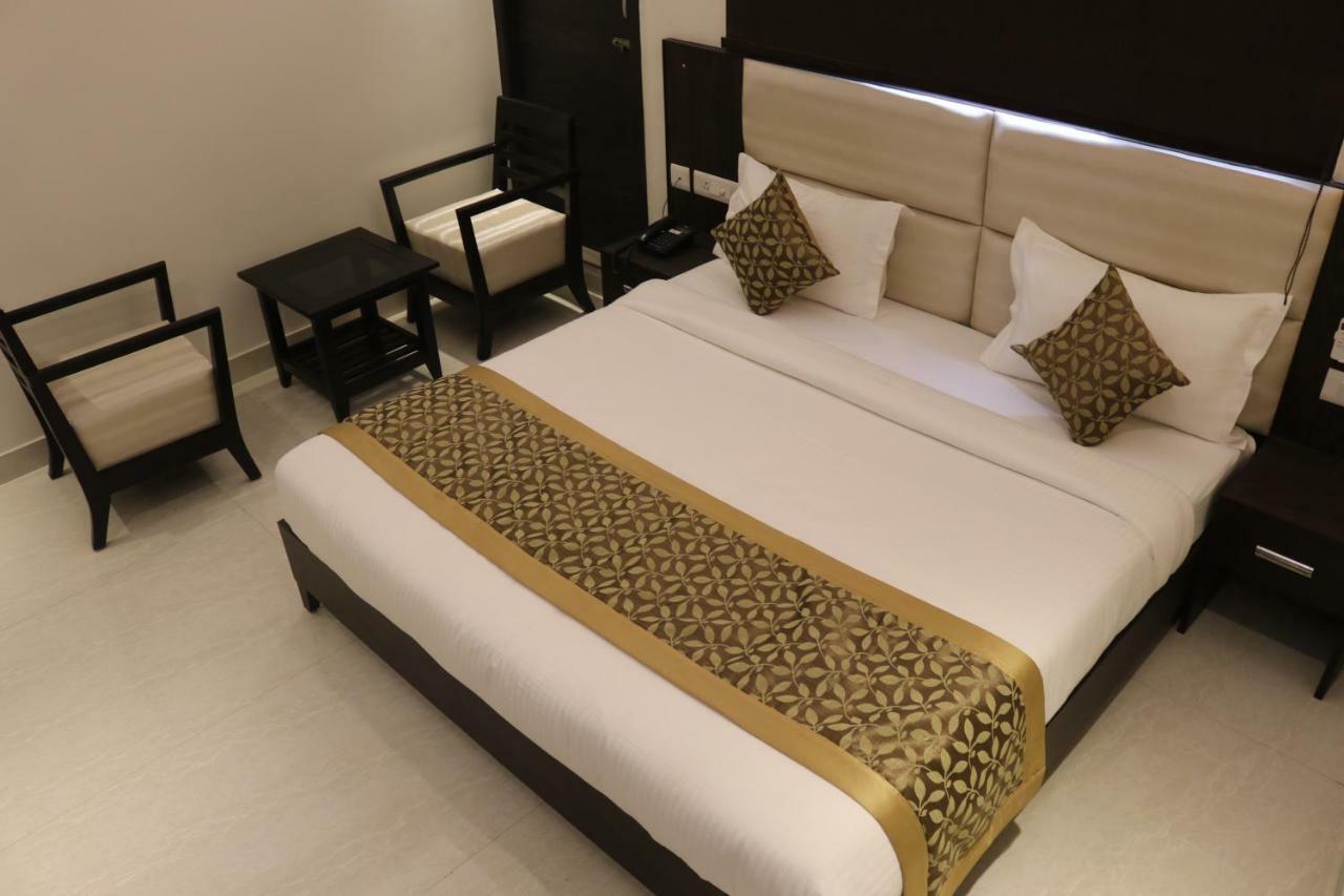 Chinhat Hotel Solitaire מראה חיצוני תמונה