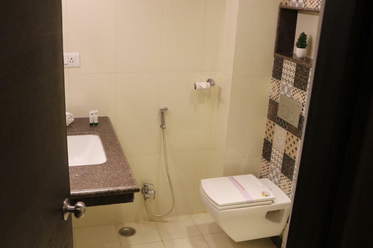 Chinhat Hotel Solitaire מראה חיצוני תמונה