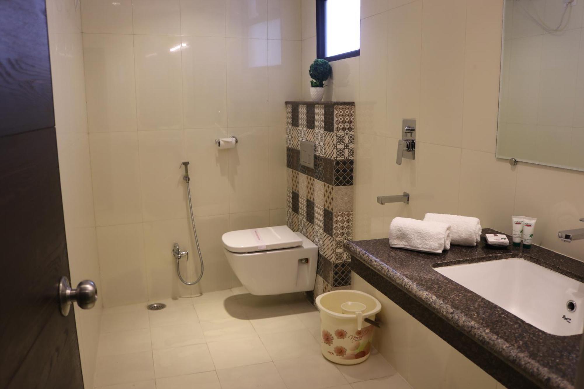 Chinhat Hotel Solitaire מראה חיצוני תמונה